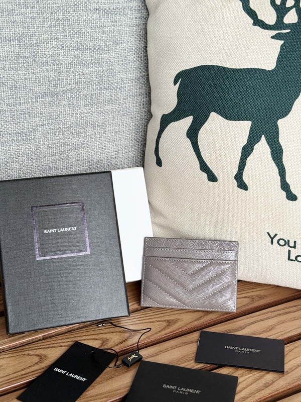 イヴサンローラン財布背面デザイン